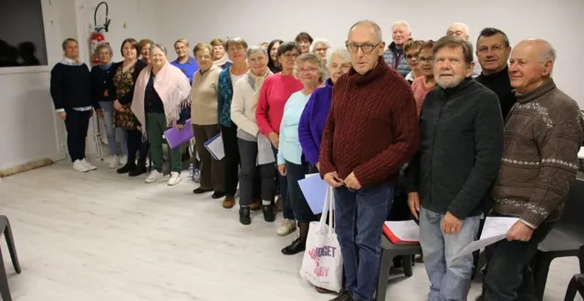 photo  les polysons, accompagnés de béatrice laffont-lozes-boulay (au fond, à gauche).  &copy;  ouest-france 