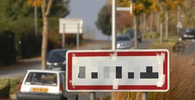 photo  le panneau a depuis été retiré.  &copy;  archives le courrier de l'ouest 