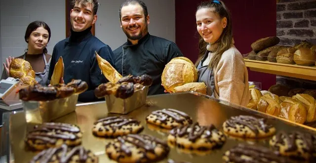 photo  de gauche à droite : élise, responsable de la boutique, alan, pâtissier et chocolatier, djamal, le patron et maïlys, la patronne.  &copy;  ouest-france 
