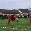 photo  les parents d’élèves sont venus encourager leurs enfants pour le cross annuel de l’école. 