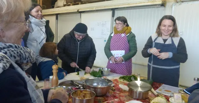 photo  les participants ont apprécié les conseils donnés pour cuisiner les légumes bio du grand jardin.  &copy;  ouest-france 