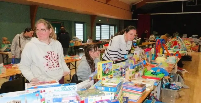 photo  de nombreux stands étaient installés au sein de la salle des fêtes.  &copy;  ouest-france 