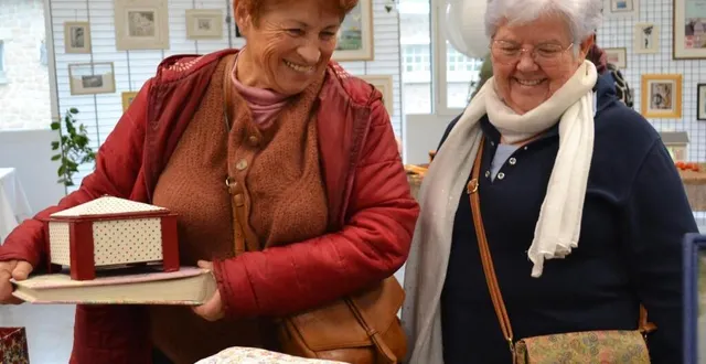 photo  de nombreuses personnes ont trouvé leur bonheur à l’exposition- vente de l’atelier encadrement et cartonnage de slc.  &copy;  le maine libre 