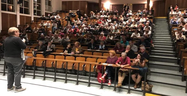 photo  brigitte fourmon présidente de la mutualité sociale agricole (msa) mayenne-orne-sarthe, présente le programme de la soirée.  &copy;  le maine libre 