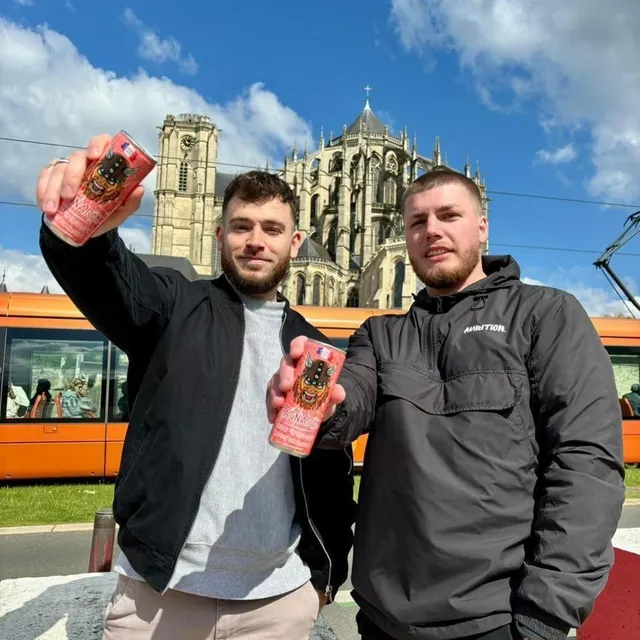 photo kévin ledon, à gauche, et stan laurent ont fondé la marque de boisson énergisante ragnarok.  ©  le maine libre