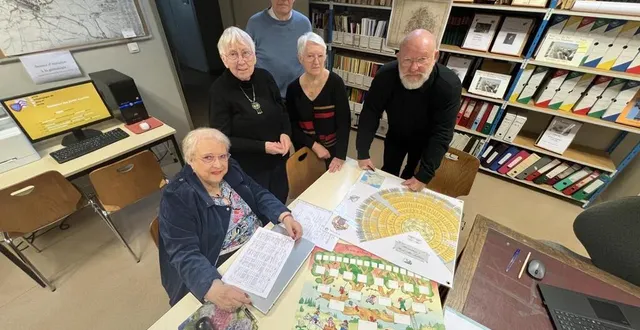 photo  de gauche à droite : ginette meunier, vice-présidente du cgmp (cercle généalogique de maine et perche), françoise lambert, administratrice et formatrice en logiciel, jean- pierre delaperrelle, administrateur, anne hubert, trésorière et pascal lebrun, vice-président.  &copy;  ouest-france 