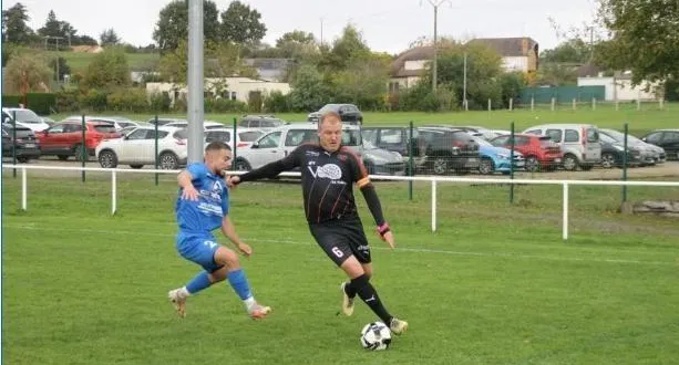 photo  un match de l’ascc contre sablé-sur-sarthe, le 21 octobre 2024 au stade du pigeon doré, avec le capitaine karyl courmont.  &copy;  le maine libre 