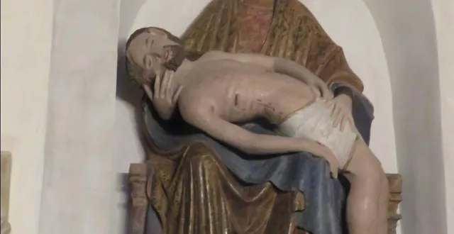 photo  cette pietà, la plus grande de tout le département est particulièrementremarquable car il s’agit d’une statue en bois polychrome.    &copy;  le maine libre 