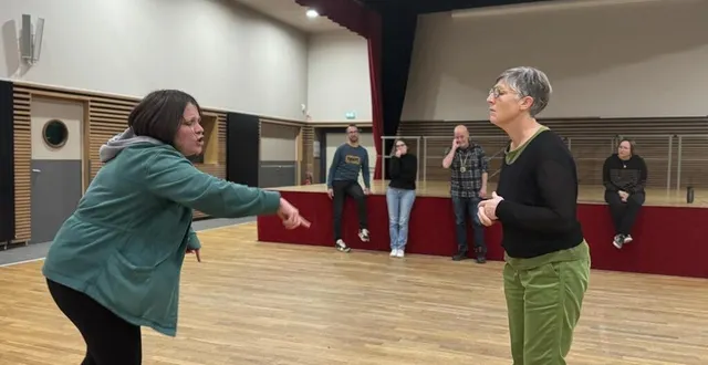 photo  tous les mardis soir, les adhérents de lonrai en scène font du théâtre d’improvisation.  &copy;  ouest-france 