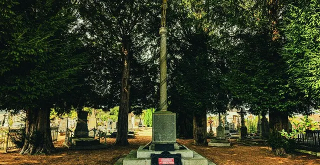 photo  en 1873, une “croix des bretons” a été érigée au cimetière local où reposent 131 mobilisés, identifiés par leurs noms.  &copy;  gwénaël saliou 