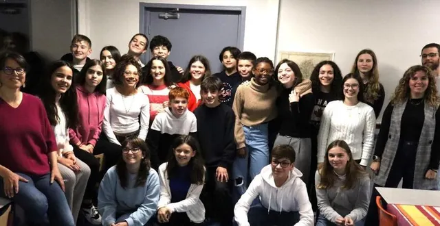 photo  la photo de famille avant le retour dans leur famille.  &copy;  le maine libre 