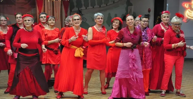 photo parcé-sur-sarthe. les passantes présentes à la sainte-cécile  &copy;  archives le maine libre 