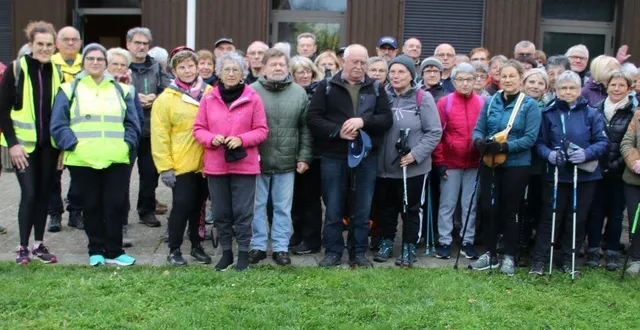 photo  de plus en plus de marcheurs solidaires pour le téléthon.  &copy;  ouest-france 