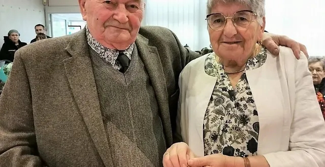 photo  solange et andré se sont dit oui à nouveau samedi 16 novembre en mairie d’arnage devant thierry cozic, ancien maire et sénateur de la sarthe.   &copy;  le maine libre 