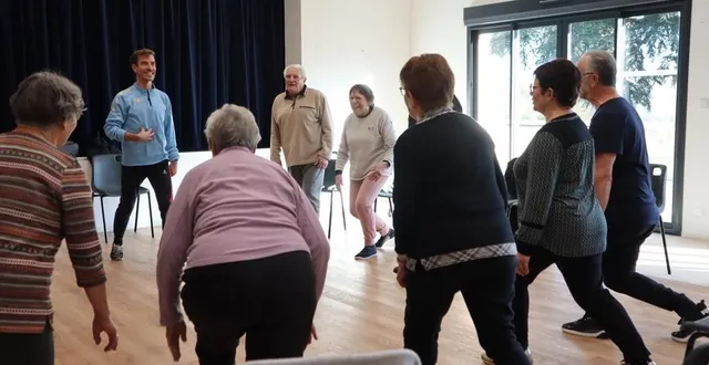 photo  olivier mille dispense, depuis le 6 novembre 2024, à poillé-sur-vègre, des exercices pour prévenir des chutes. il va poursuivre cette mission dans d’autres petites communes de lbn communauté.  &copy;  ouest-france 