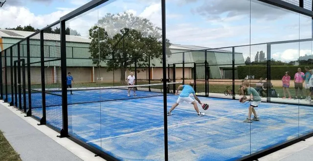 photo  les installations de padel, inaugurées en octobre 2023, tournent à plein régime.  &copy;  archives ouest-france 