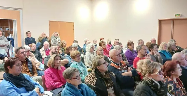 photo  la salle était comble, samedi, avec des habitués, mais aussi de nouveaux bénévoles.  &copy;  ouest-france 