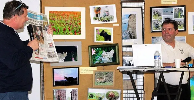 photo  christophe naye, animateur de la soirée (à g.), soutient la candidature de patrick jouenne en tant que meilleur talent de la sarthe, challenge organisé par le maine libre.  &copy;  le maine libre 