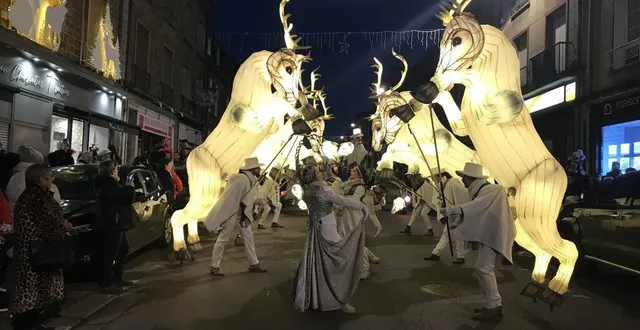 photo  parade lumineuse lors de la deuxième édition des emmitou’flers en 2023.  &copy;  archives ouest-france 