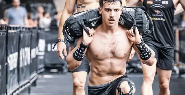 photo  à 23 ans, ethan et son coéquipier hugo se sont qualifiés pour les championnats du monde d’hyrox qui auront lieu à chicago en juin 2025.  &copy;  sportograf.com 