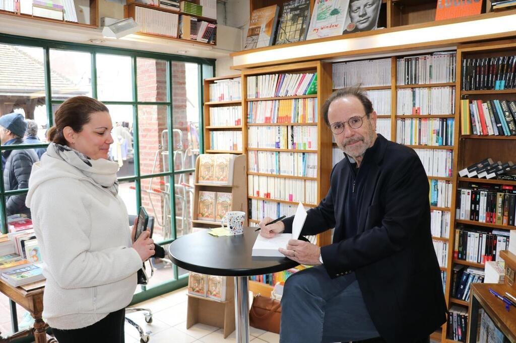 « La Librairie des livres interdits » dans son dernier livre, Marc Levy imagine un monde