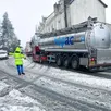 photo  à sillé-le-guillaume, les services techniques de la ville orientaient les poids lourds vers le parking de la gare pour une rétention jusqu’à nouvel ordre, ce jeudi 21 novembre 2024. 