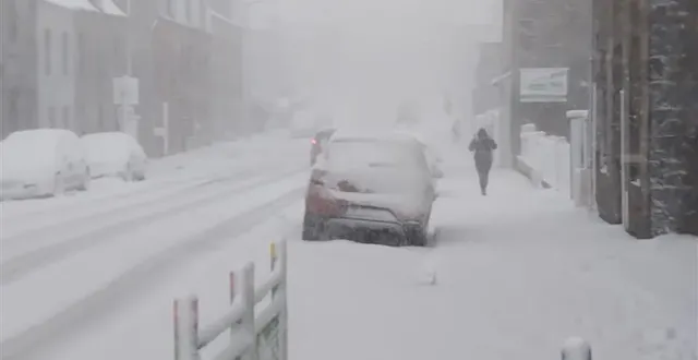 photo  à flers le niveau de la neige avait déjà atteint 10 cm à 17 h, jeudi 21 novembre 2024.  &copy;  ouest-france 