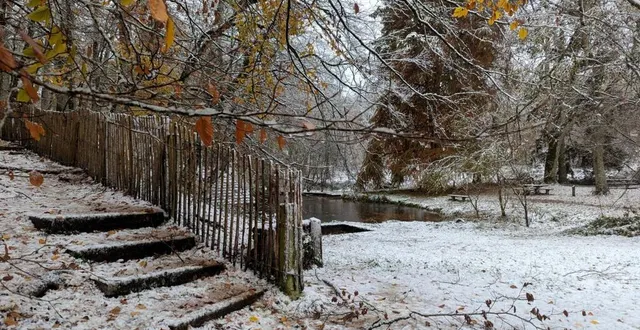 photo  la fontaine de la coudre en forêt de bercé sous la neige jeudi matin.  &copy;  ouest-france 
