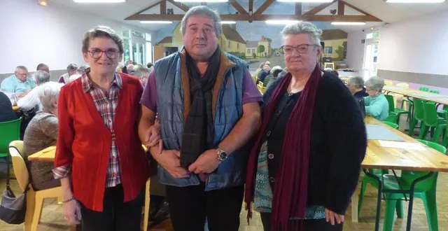 photo  nelly roussel, (à gauche), accompagnée de ses successeurs, serge bourget et claire beunèche.  &copy;  nelly roussel 