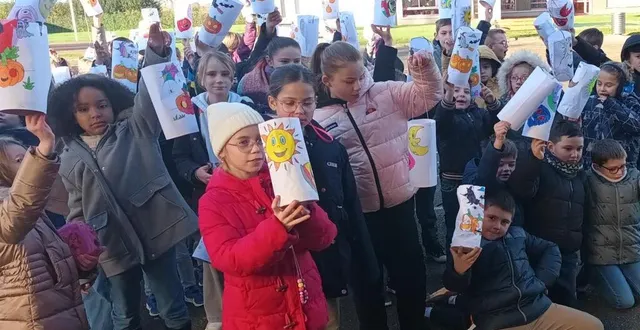 photo  les élèves de l’école élémentaire ont célébré la saint-martin presque comme en allemagne.  &copy;  ouest-france 
