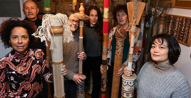 photo  angers, le 18 novembre 2024. jean-denis maysonnave, carole nicolas, béatrice corfmat-moulun, son invitée élise rochard, anne lepont et miki nakamura, ici au milieu des tuballures, sont quelques-uns des artistes qui ouvrent ce week-end leur atelier.  &copy;  co – laurent combet 