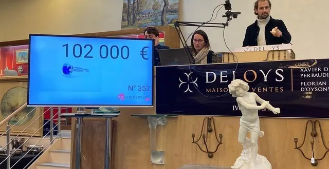 photo  un bijou a été adjugé pour 102 000 €, à angers, ce jeudi 21 novembre 2024.  &copy;  deloys 
