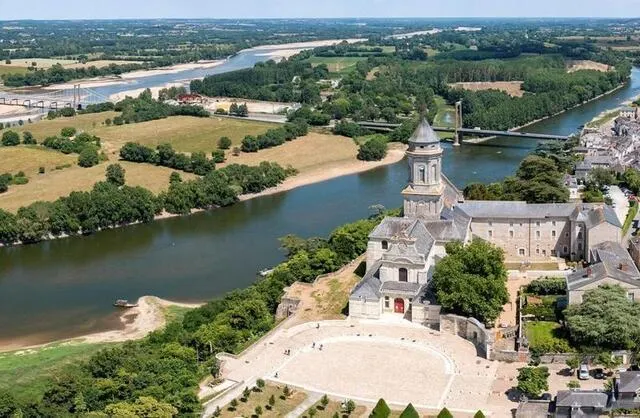 photo l' eglise abbatiale saint-florent du mont-glonne à saint florent le vieil et la loire  ©  franck dubray / ouest france