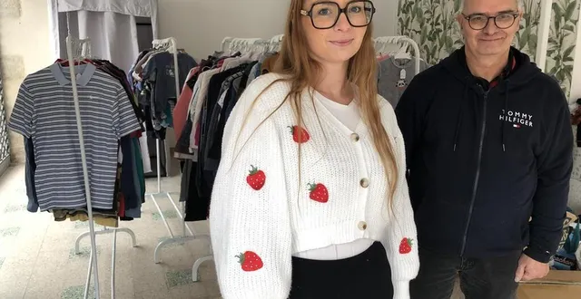 photo  gaëlle dauphin, 28 ans, ouvre sa friperie le 30 novembre aidée par un ami, eric perennes.  &copy;  ouest-france 