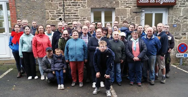 photo  à l’heure du déjeuner, les bénévoles se retrouvent autour d’un savoureux repas. le plus jeune aidant a 6 ans et le plus ancien 80 ans.  &copy;  ouest-france 