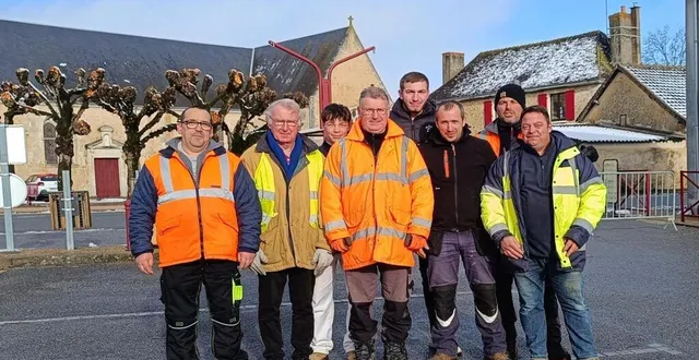 photo  les bénévoles du club de ping-pong préparent une soirée festive autour de noël.  &copy;  ouest-france 
