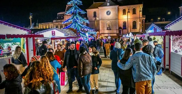 photo  le marché de noël du mans, place de la république, sera ouvert tous les jours jusqu’au 29 décembre (sauf le 25).  &copy;  photo archives le maine libre - yvon loué 