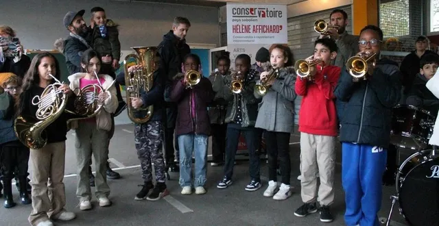 photo  les élèves de cm1 de saint-exupéry ont joué face à leurs parents sous le préau de l’école saint-exupéry, vendredi 15 novembre 2024, à sablé-sur-sarthe.  &copy;  ouest-france 
