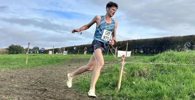 photo  le domfrontais pierre lenoir (cac) lors du cross international de montilly-sur-noireau, le 11 novembre.  &copy;  photo : archives hugo trouvé 