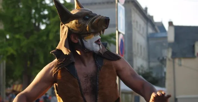photo  un homme déguisé en loup-garou lors de la fête des médiévales, à bayeux (calvados). photo d’illustration.  &copy;  archives ouest-france 