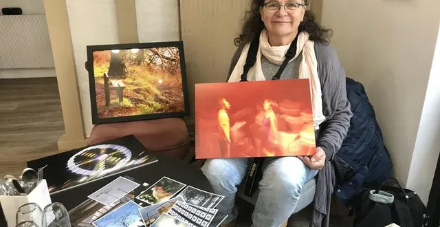 photo  la photographe, émilie druel-lemarquand, présente quelques pièces de l’exposition à venir : paysages d’automne, flous photographiques, cartes postales.  &copy;  ouest-france 