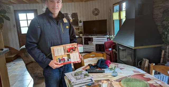 photo  guillaume, le facteur de la commune, a débuté sa tournée de distribution des calendriers postaux.  &copy;  ouest-france 