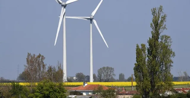photo  les éoliennes de tigné, en service depuis 7 ans, sont toujours contestées.  &copy;  archive co 