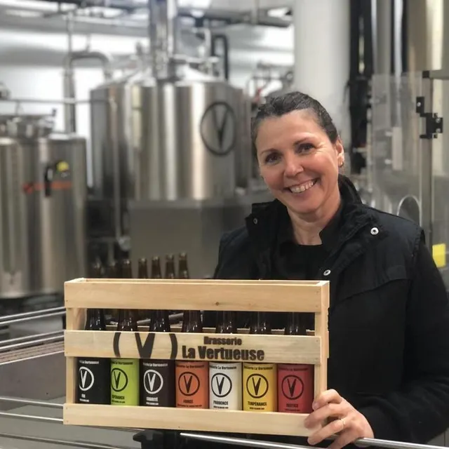 photo céline haye et ses collaborateurs brassent dix sortes de bières la vertueuse dans les locaux de l’ancienne imprimerie montligeon.  ©  ouest-france