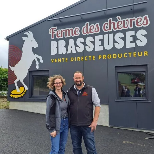 photo sophie et marc devant leurs nouveaux locaux.  ©  archives ouest-france