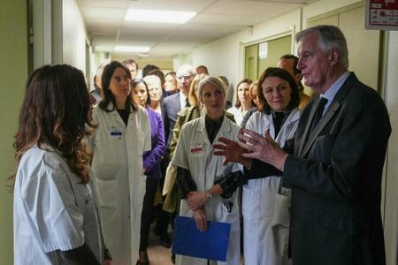 photo Le Premier ministre, Michel Barnier en visite à l’Hôtel-Dieu à Paris, qui compte une Maison des femmes, ce lundi 25 novembre 2024, journée internationale pour l’élimination de la violence à l’égard des femmes. EPA/MAXPPP 