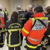 photo à 23 h, vendredi 23 novembre, les pompiers sont réunis dans la mairie de carrouges