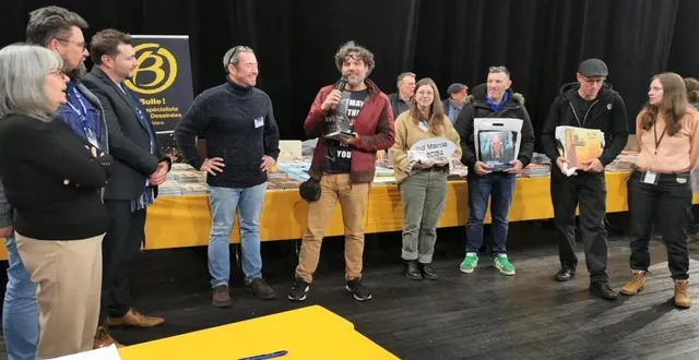 photo  les lauréats dont francis porcel (au micro).  &copy;  le maine libre 