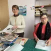 photo rolande et yvette sont deux des douze bénévoles qui font tourner la bibliothèque de tuffé-val-de-la-chéronne.