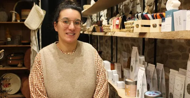 photo  marion hautreux s’apprête à fermer sa boutique celest, au 18, rue de l’île, à sablé-sur-sarthe.  &copy;  ouest-france 
